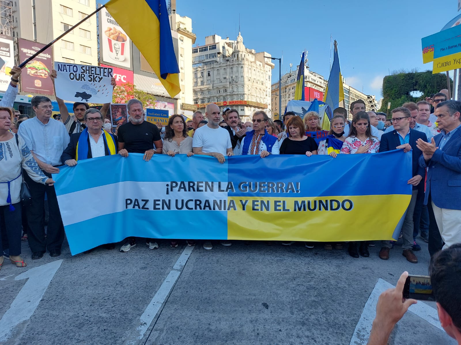 MAS DE 5000 PERSONAS EN LA CIUDAD DE BUENOS AIRES, EN LA MARCHA POR LA PAZ EN UCRANIA
