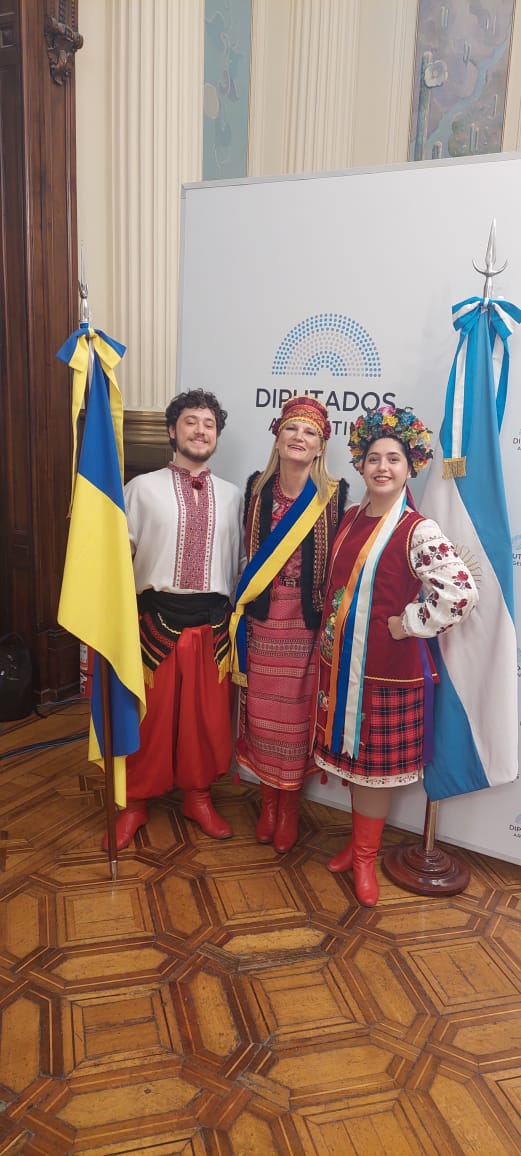 DESFILE DE TRAJES TÍPICOS